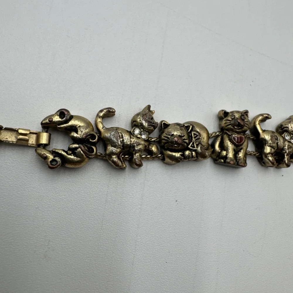 Vintage Avon Gold Tone Sliding Cat Charm Bracelet Rhinestone Red Heart Marked SP